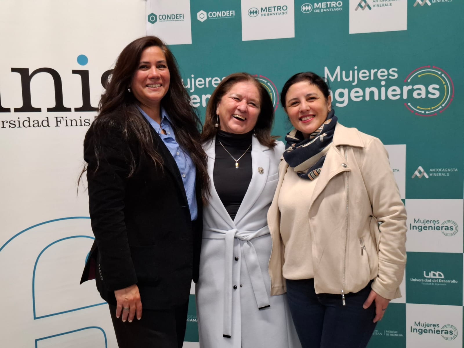 Consuelo Fertilio, decana Urrutia y ML Ceron 01