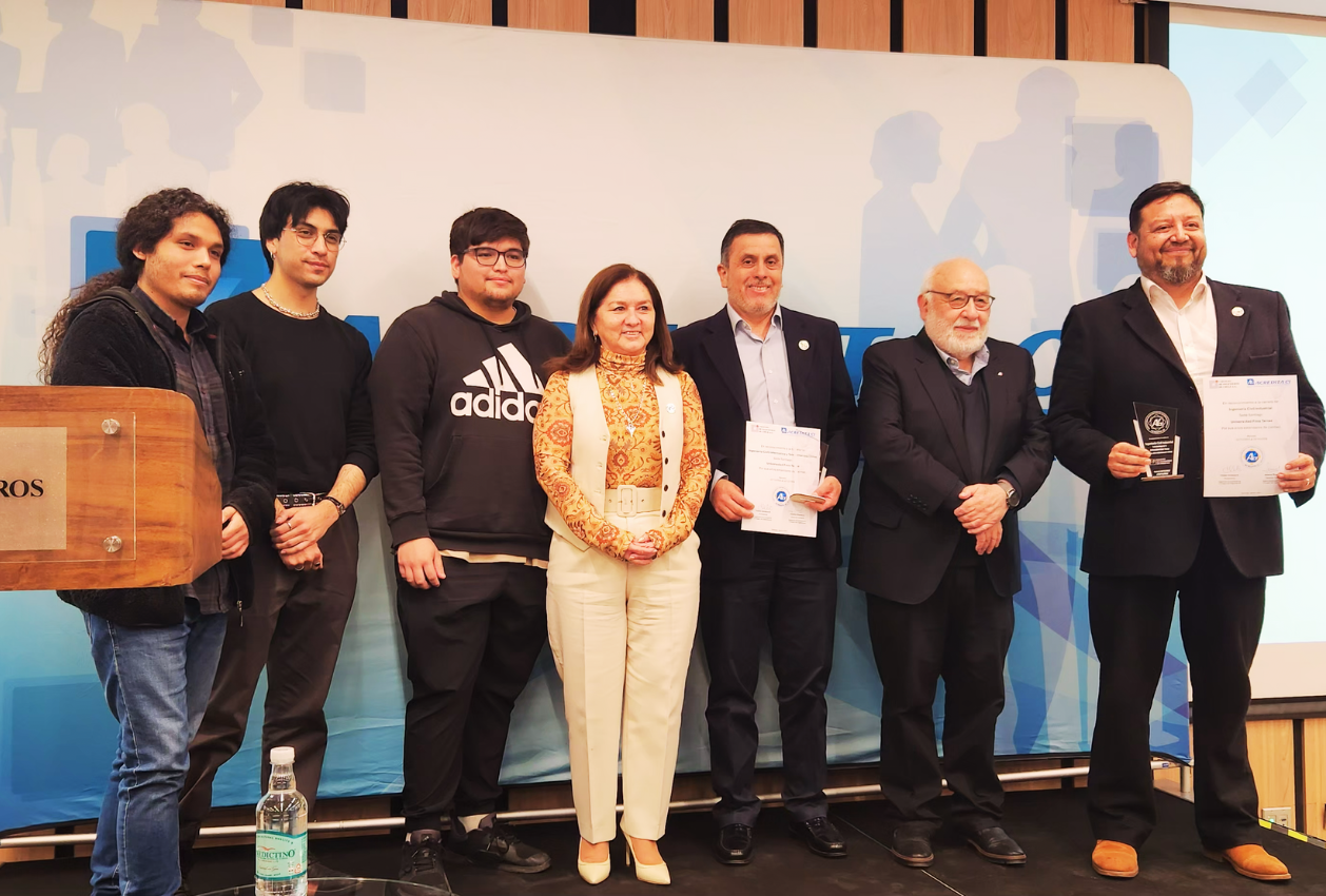 Colegio de Ingenieros reconocie carreras certificadas por Acredita CI 01