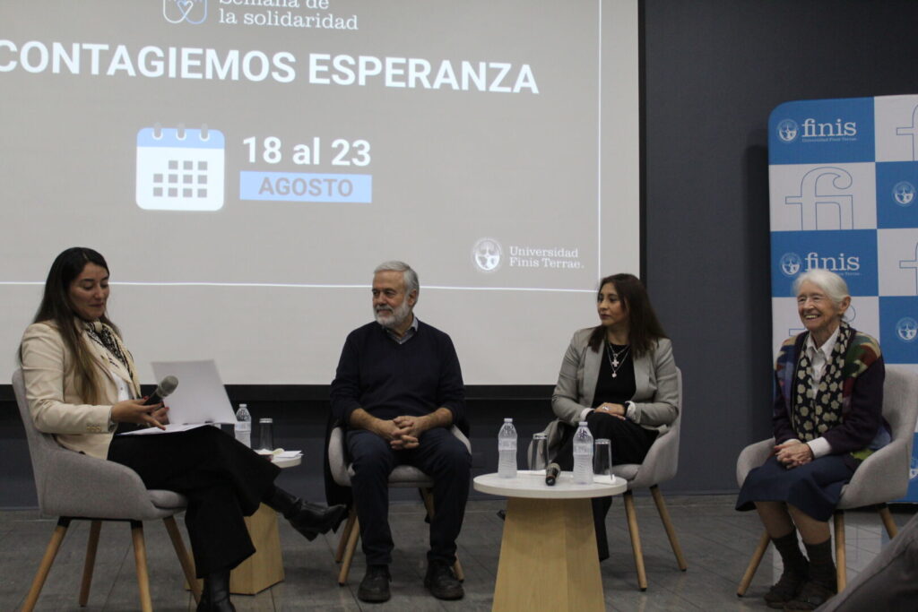 Ceremonia y conversatorio inaugural
