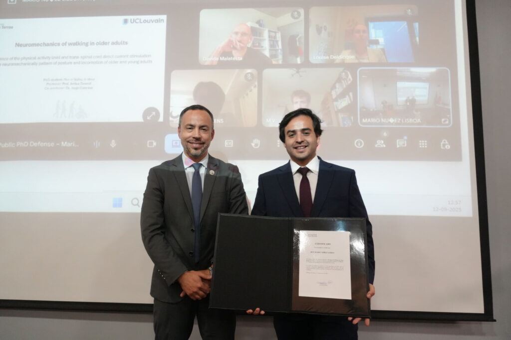 Dr. Ernesto Vega junto a Mario Núñez-Lisboa, primer PhD de la U. Finis Terrae.