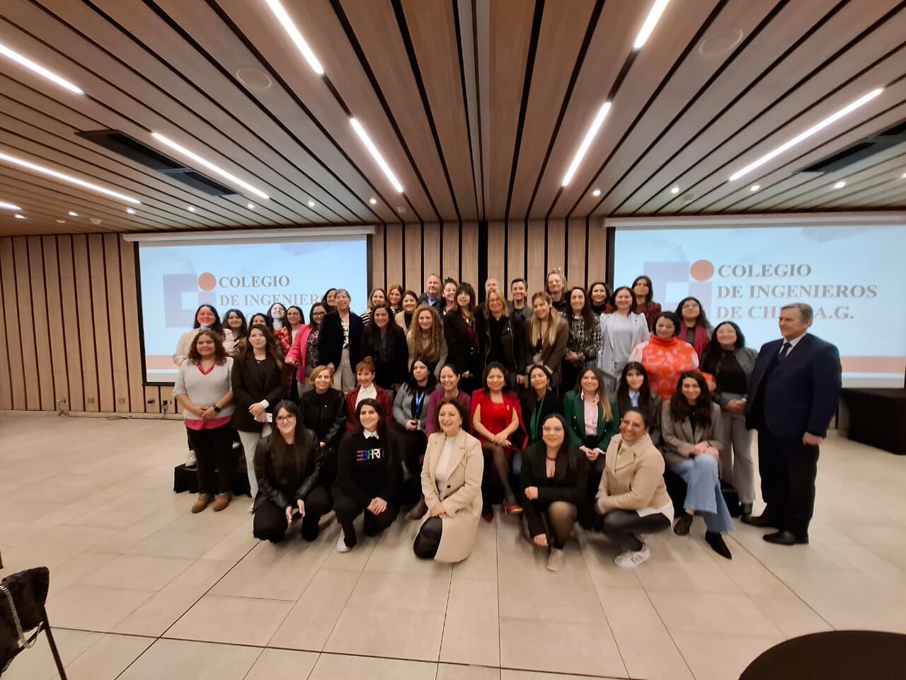Decana Urrutia participa de foro mujeres lideres en Ing en Colegio de Ingenieross 02