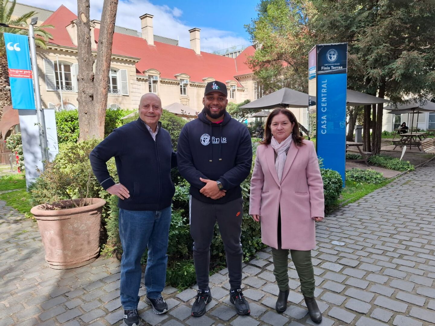 Kai Braithwaite est FI intercambio en Chile con prof Yanine y decana Urrutia 01