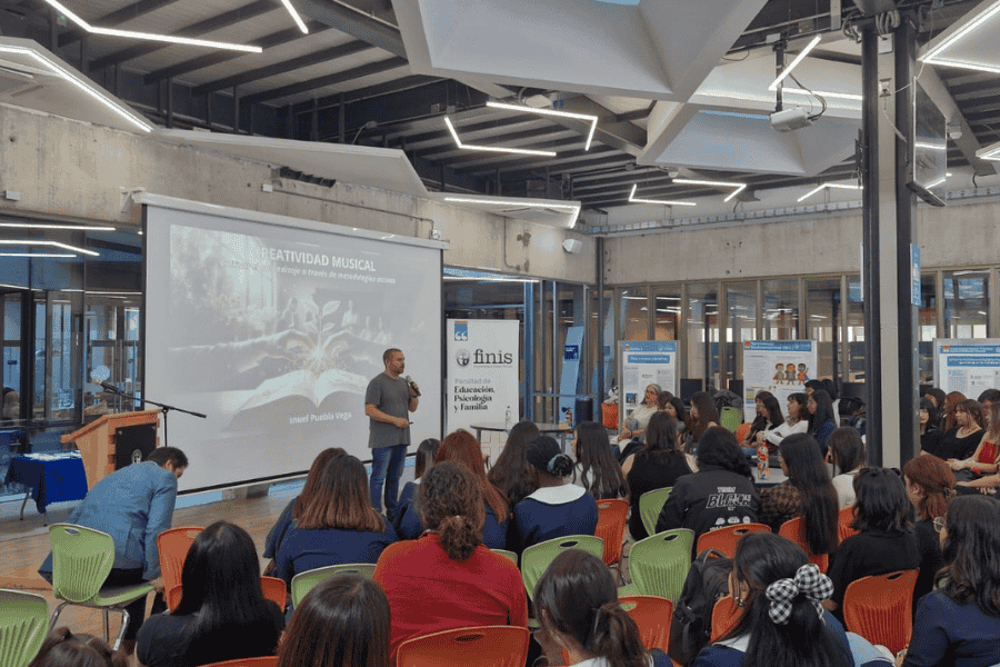 Feria de Prácticas de Pedagogía en Educación Básica, U. Finis Terrae