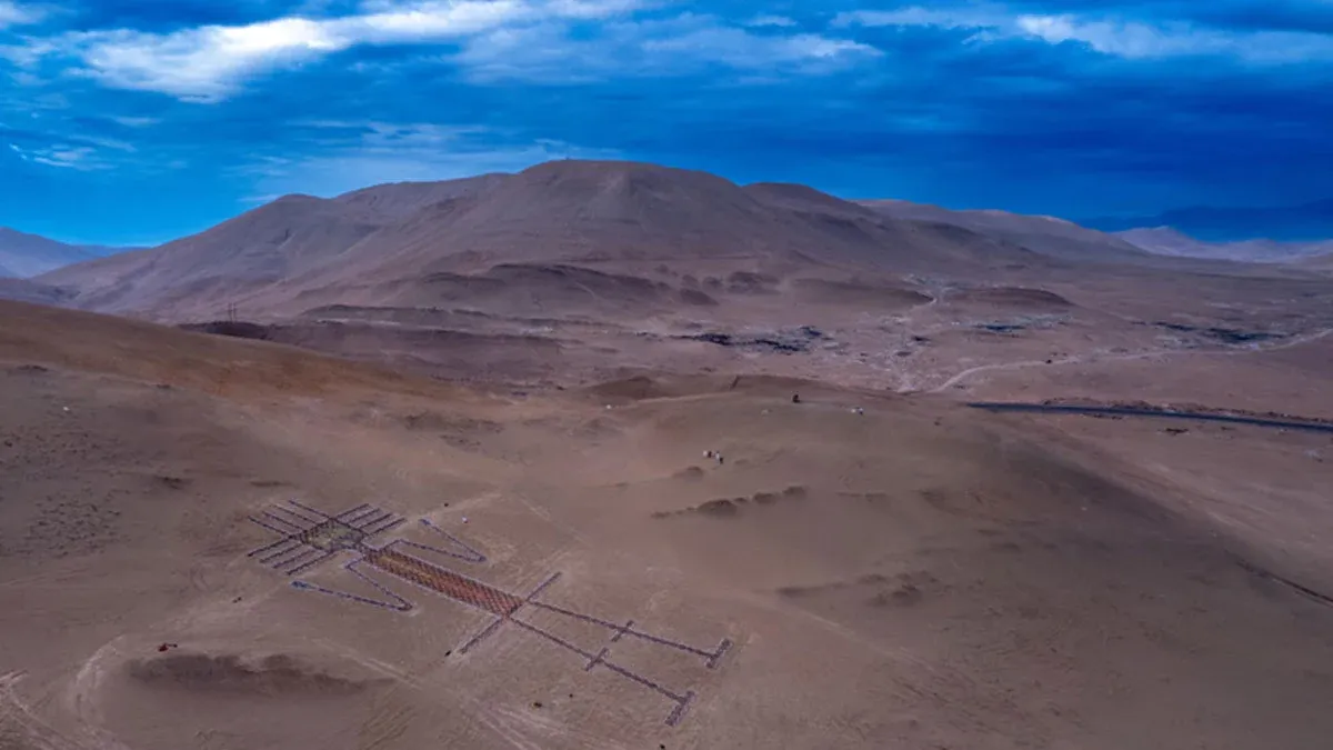 Vertederos ilegales de ropa en el desierto de Atacama y su impacto ambiental