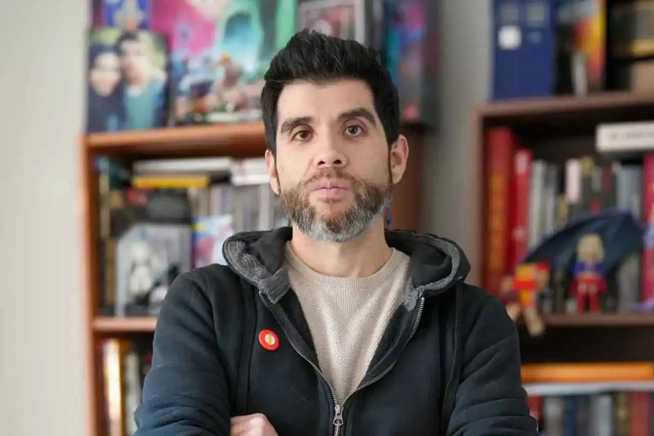 Un viaje por las viñetas chilenas: académico Sebastián Castro se adjudica Fondart Regional