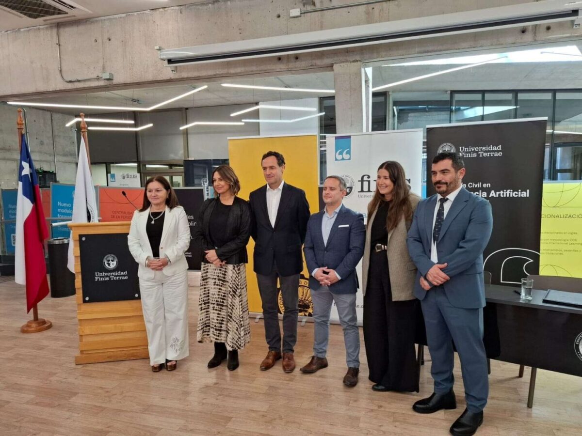 Firma Convenio U Finis Tarrea y Automóvil Club de Chile