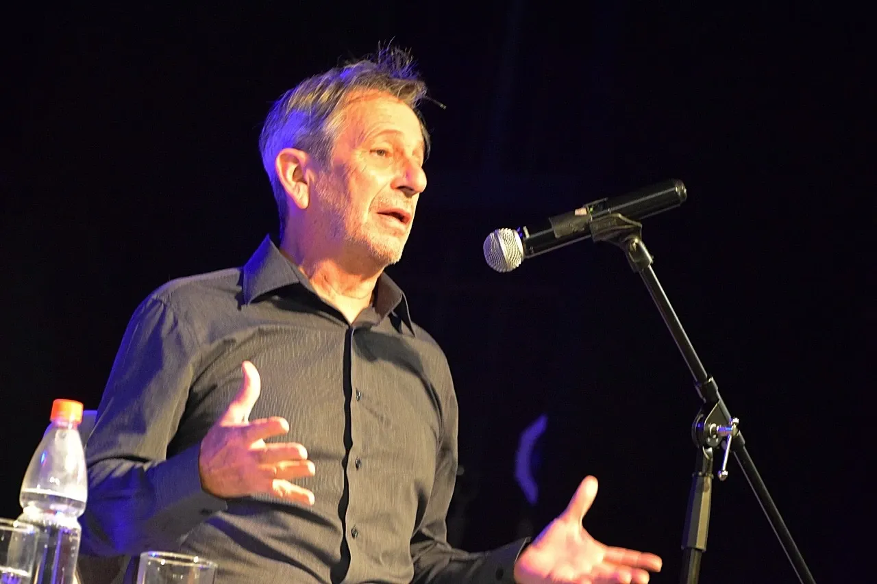 Alfredo Castro y el desafío de la actuación: “Es necesario aprender a mirar la vida desde un ángulo personal y único”