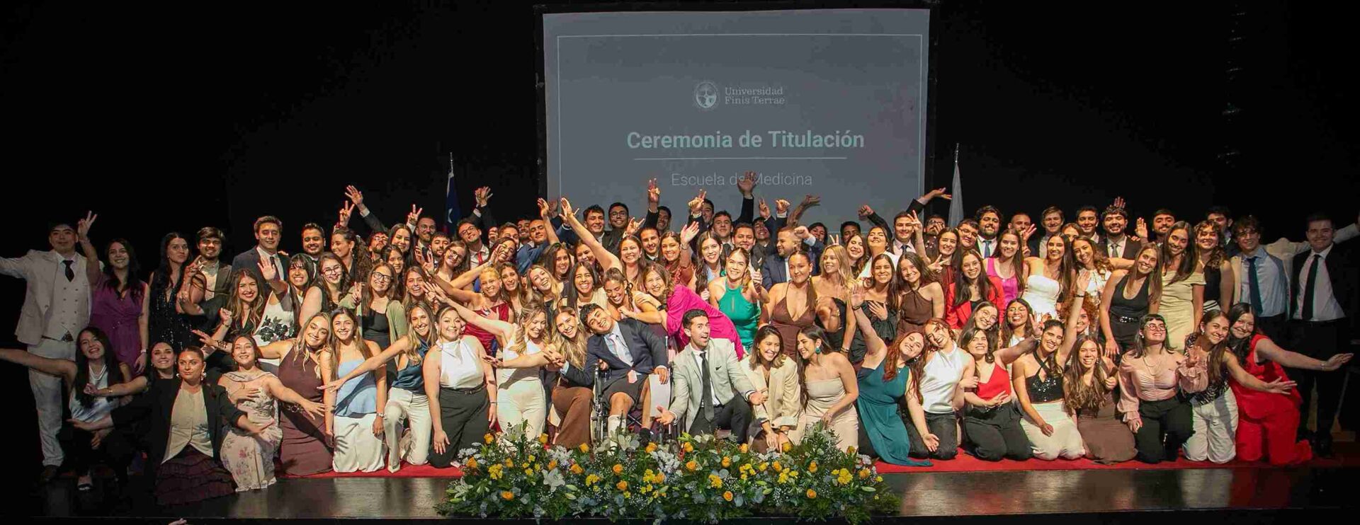 Generación 2025 de Medicina U. Finis Terrae logra 100% de aprobación en el Eunacom