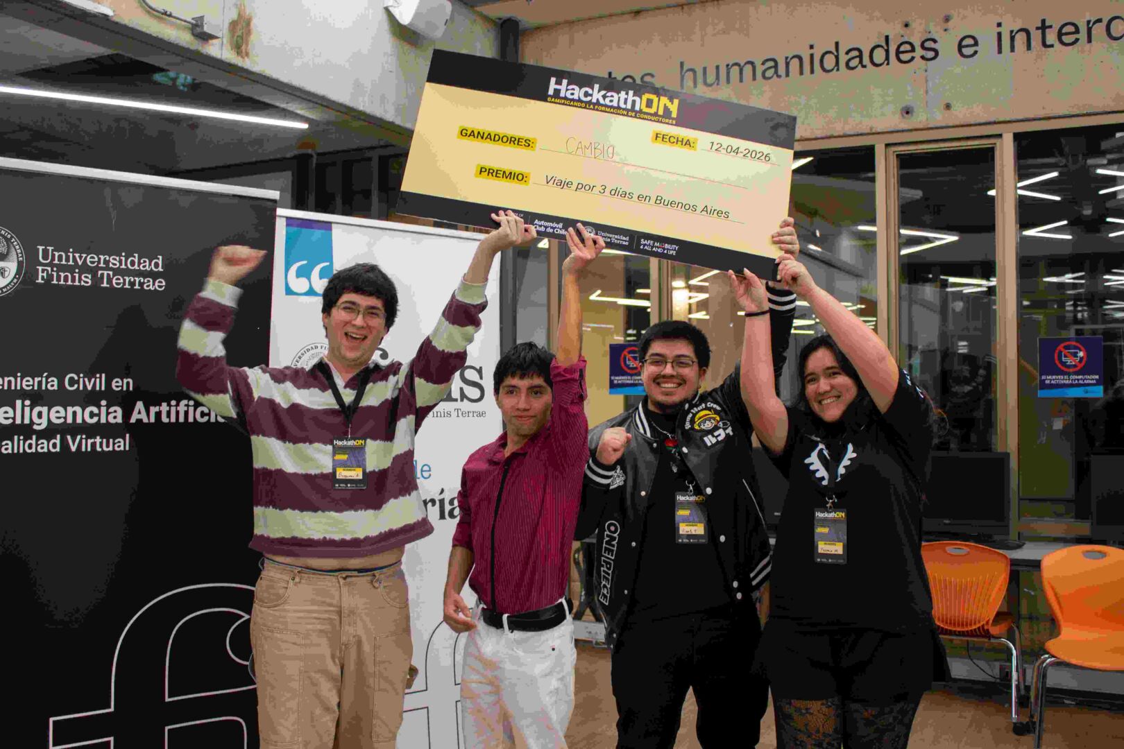 Estudiantes de la U. Finis Terrae y de la UBO son los grandes triunfadores de la Hackathon: “Gamificando la formación de conductores”