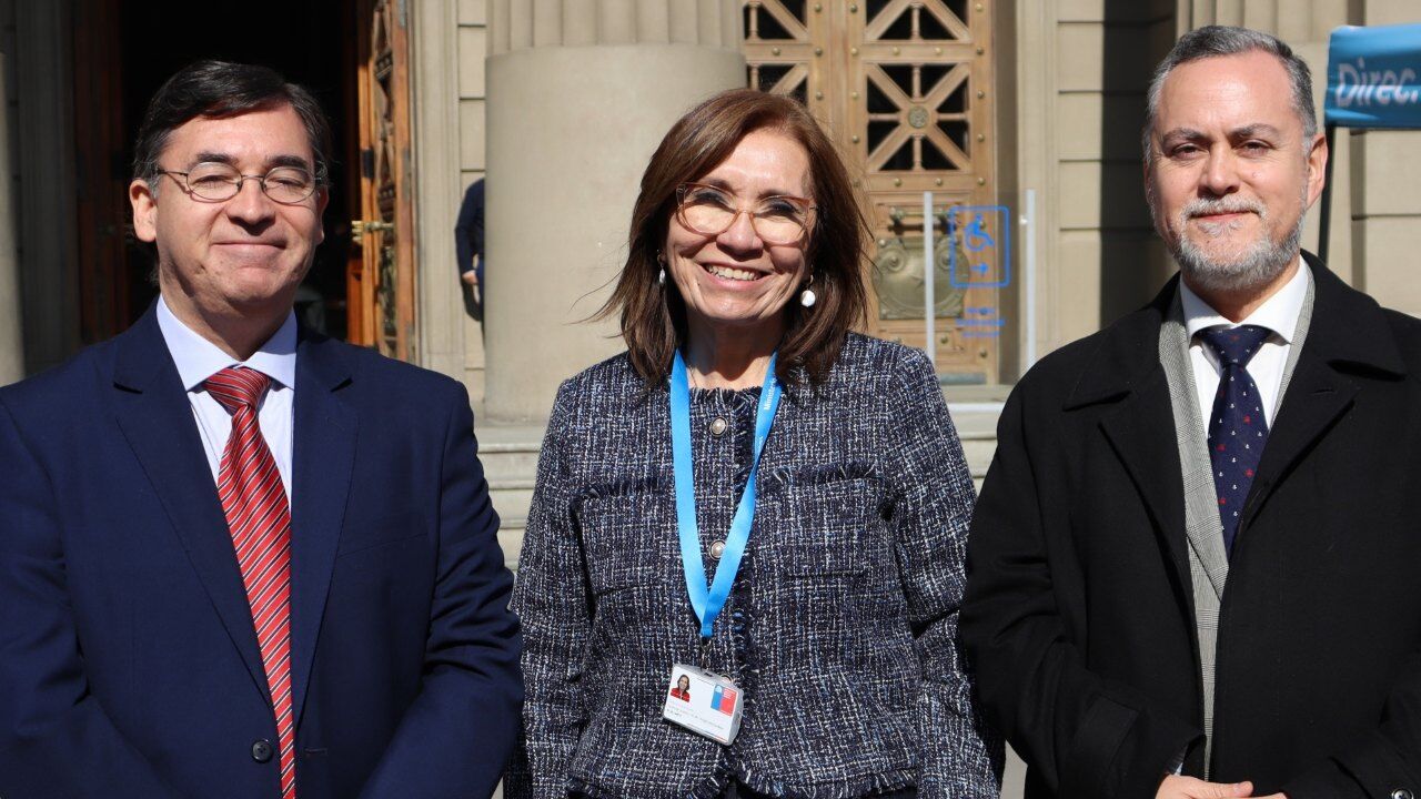 Marco Antonio Navarro, director Cl&iacute;nica Jur&iacute;dica U. Finis Terrae
Ximena Pulgar, seremi de Justicia y Derechos Humanos
Pablo Alarc&oacute;n, director Escuela de Derecho U. Finis Terrae