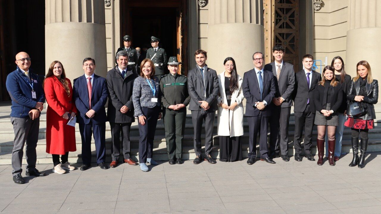 Clínica Jurídica U. Finis Terrae participó en Plaza de la Justicia con orientación gratuita a la ciudadanía