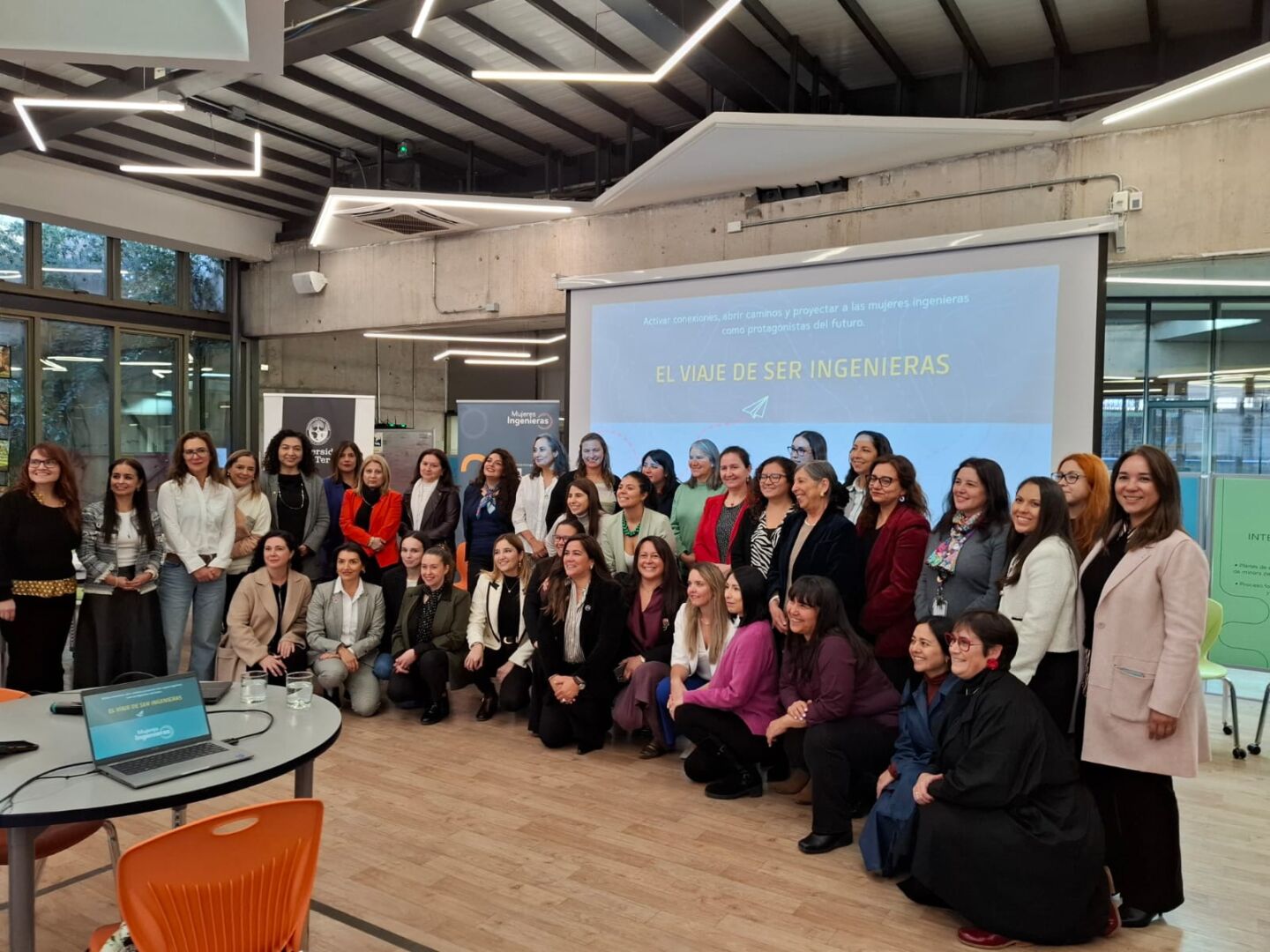 Mujeres líderes del área de la ingeniería se reunieron en la Universidad Finis Terrae