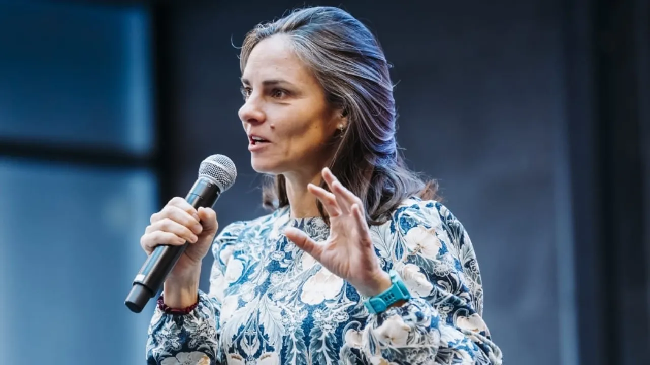 Alumni María Cecilia Valdés: liderar desde el diálogo, transformar desde las instituciones
