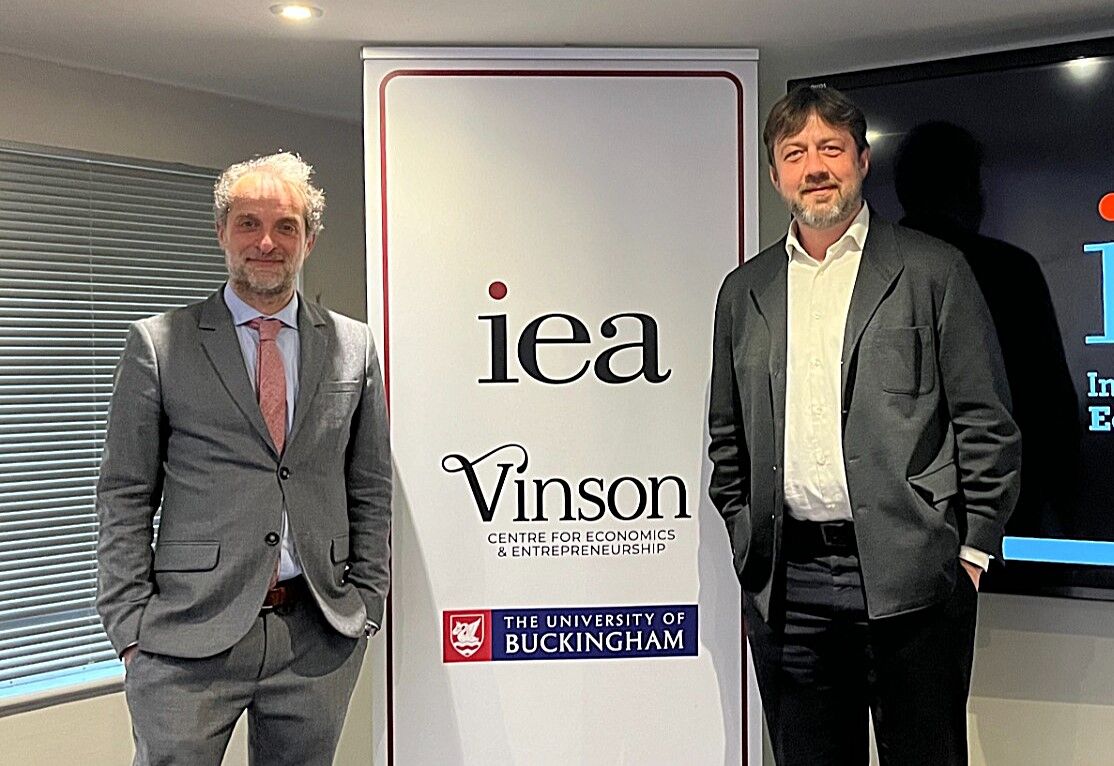 Dr. Radek Biernacki y su estancia en la University of Buckingham: “Compartimos el interés por revisar cómo se enseña la economía”