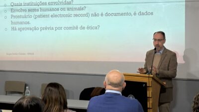 Dr. Roger Keller en seminario Finis Terrae