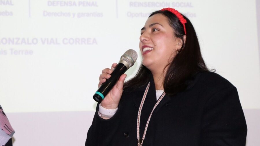 Bernardita Frez, directora ejecutiva de la Fundación Juntos por la Reinserción de la Corporación 3xi, en seminario Mujer, justicia penal con perspectiva de género