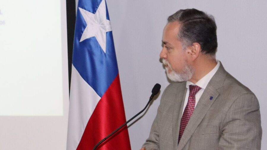 Pablo Alarcón, director de la Escuela de Derecho en seminario Mujer, justicia con perspectiva de género
