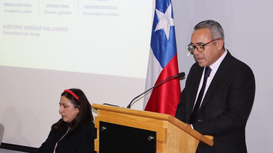 Mario Palma, profesor de la Facultad de Derecho de la Universidad Finis Terrae en seminario Mujer, justicia penal con perspectiva de género