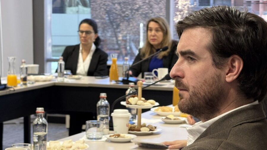 Profesor de la Facultad de Derecho U. Finis Terrae, Carlos San Martín, visita el CAM Santiago