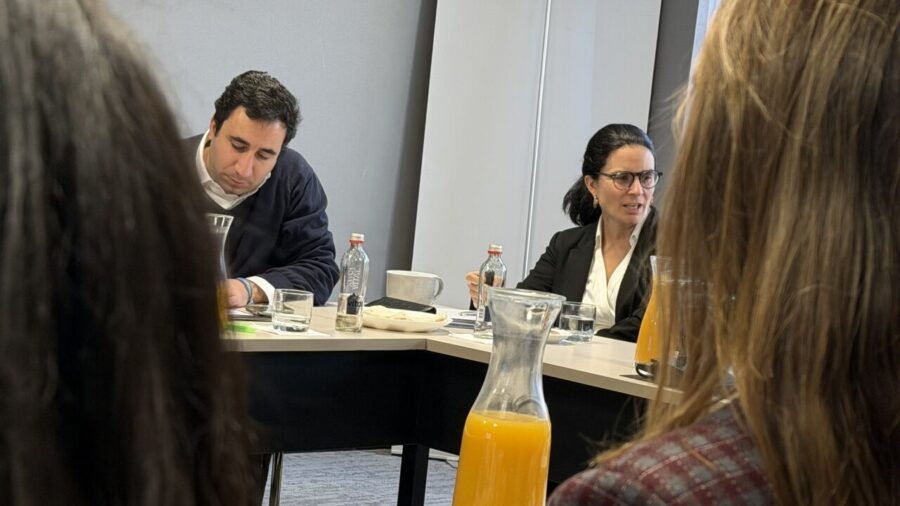 Profesor Juan Luis Chomali encabeza visita de profesores de Derecho U. Finis Terrae en el CAM Santiago.