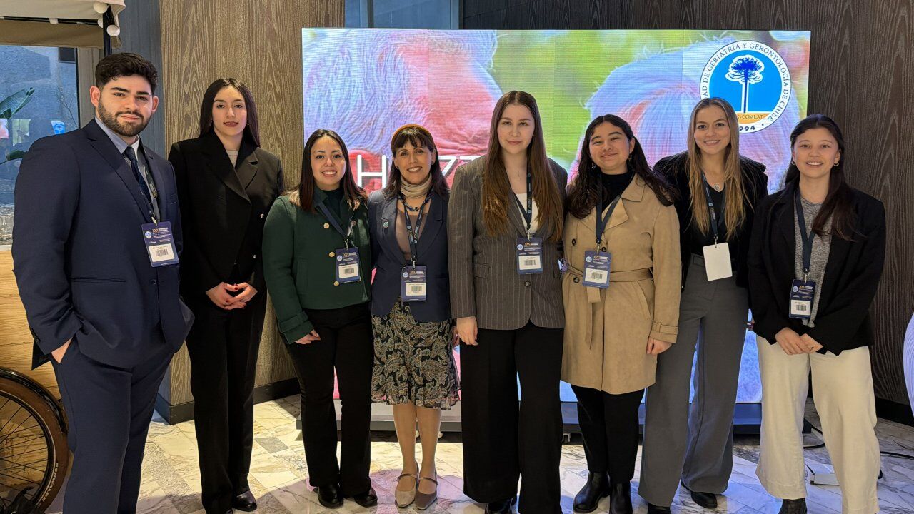 El equipo interdisciplinario de la Universidad Finis Terrae en el XXX Congreso Nacional de Geriatr&iacute;a y Gerontolog&iacute;a
