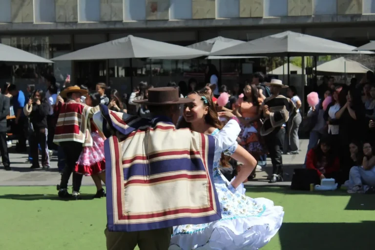 La U. Finis Terrae celebró la Semana de la Chilenidad en comunidad