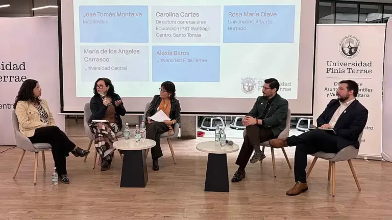 Universidad Finis Terrae albergó jornada para académicos de la Mesa Intersectorial Regional de Prevención del Suicidio