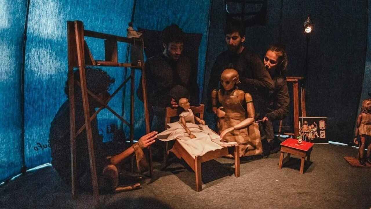 Investigación-creación que sana: Académica Finis Terrae expone en Serbia modelo de teatro en miniatura para entornos hospitalarios