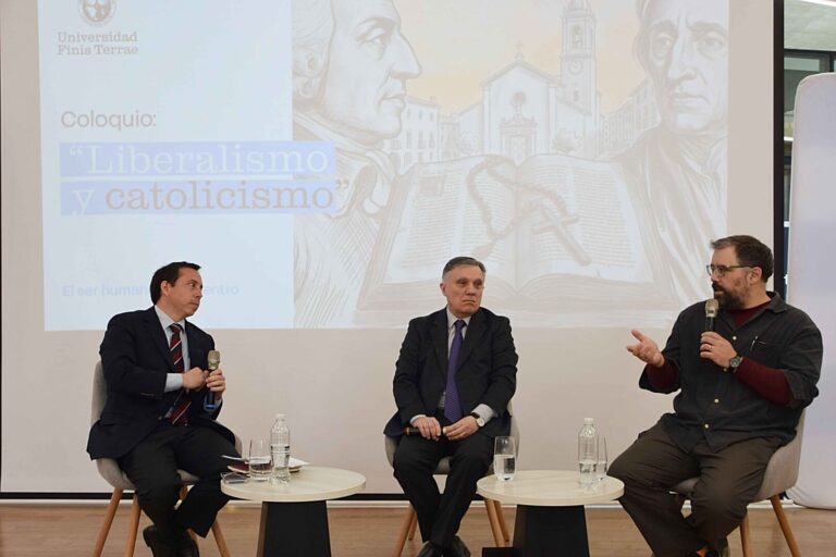 U. Finis Terrae convoca a Alejandro Vigo y Pablo Ortúzar para reflexionar sobre la tensión entre el liberalismo y el catolicismo