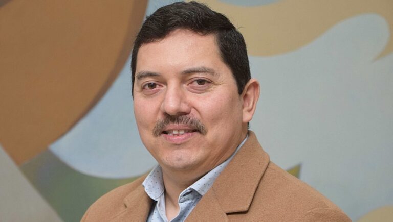 Director de Admisión de la Universidad Finis Terrae gana el Premio El Barco de Vapor 2026
