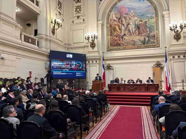 Universidad Finis Terrae presenta diez propuestas para preparar a Chile ante el envejecimiento poblacional en sesión especial del Senado